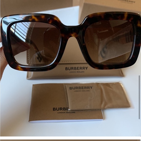 Burrbery new sunglasses - Picture 7 of 12